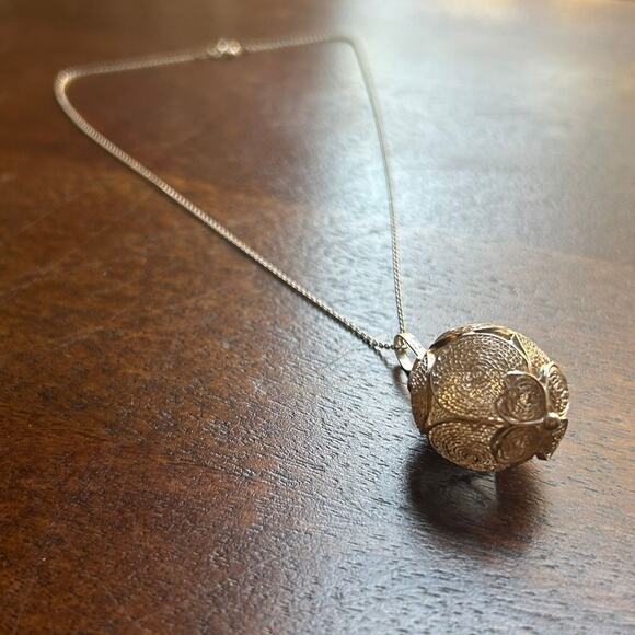 Vintage 1960s Sterling Silver Filigree Orb Necklace & Adjustable Ring Set - Picture 4 of 8